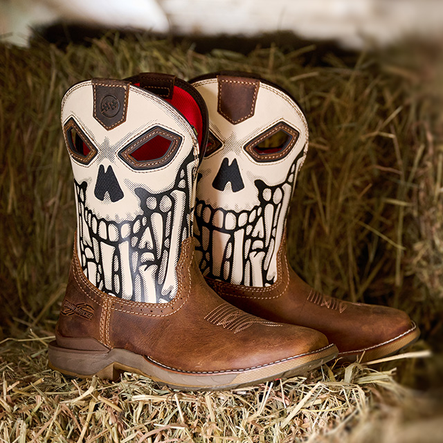 Bota Host Limited con estampado de calavera.